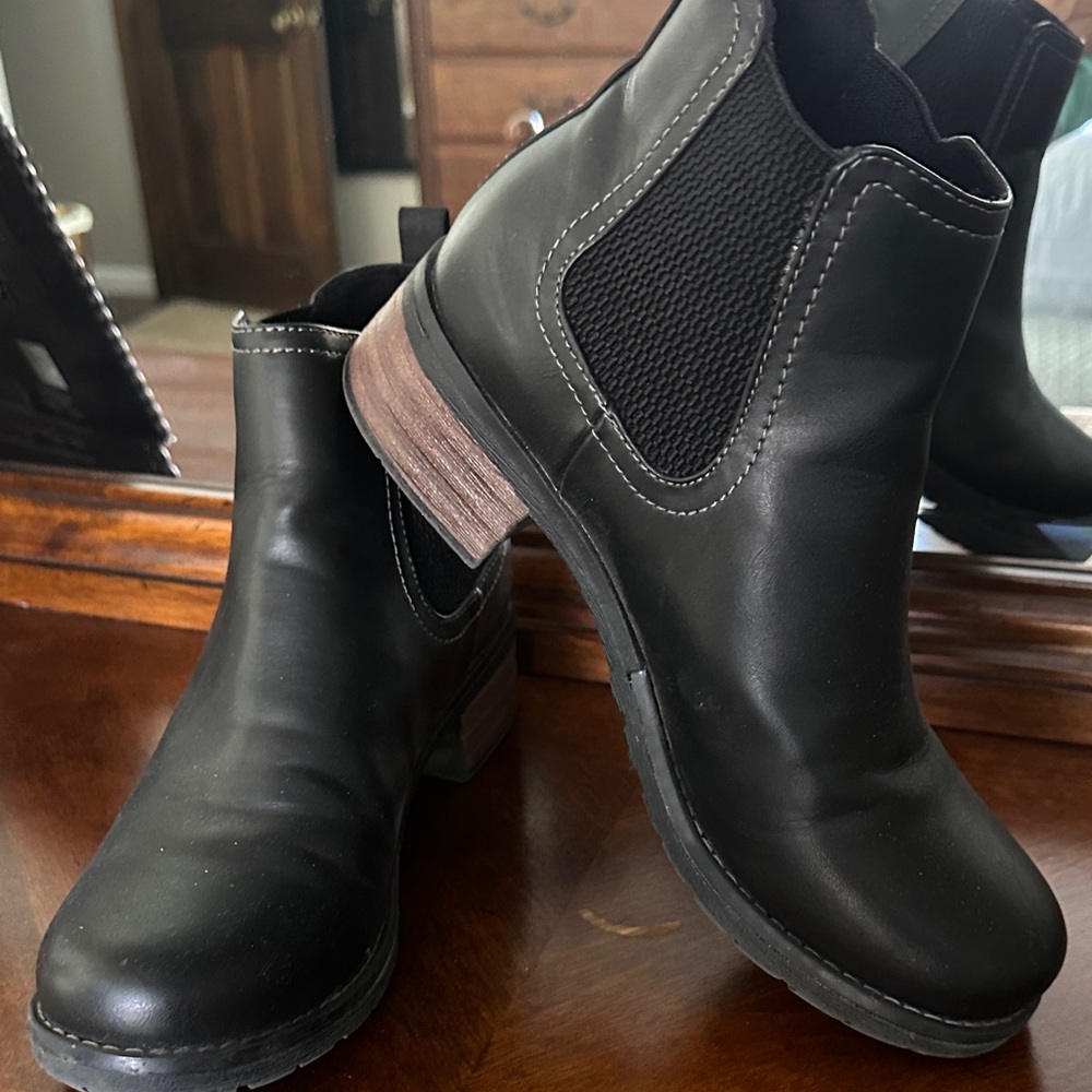 Eastland Black Ankle Booties with Brown Heel